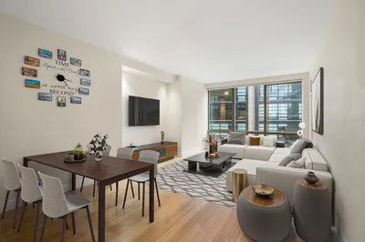 3 Avery St #407