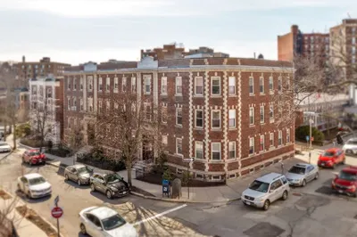 32 James St #1