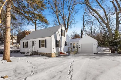 26 River St