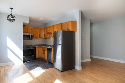 5 Sutton St #3A 1