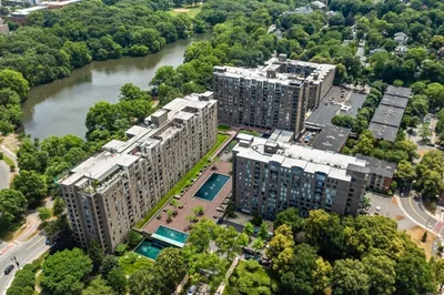 33 Pond Ave #1010