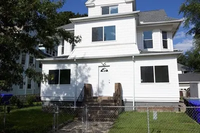 133 Massasoit St 1