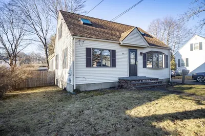 571 Pleasant St