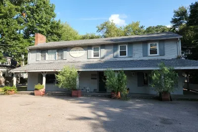 19 Belmont St