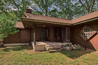 81 Bartlett St