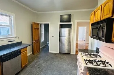 16 Howland St #1