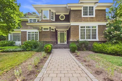 218 Pine St 1
