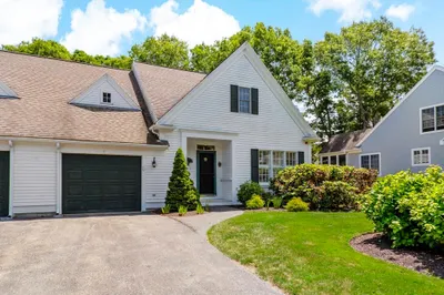 5 Mayfair Ct #5 1