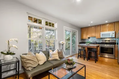 34 Baxter St #2