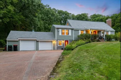 194 W Sutton Rd 1