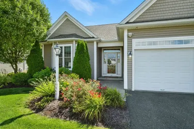 61 Fields Dr #61 1