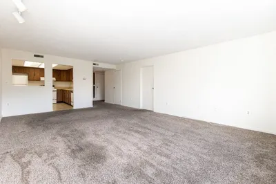 404 Paradise Rd #2N