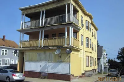 201 Ferry St 1