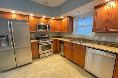 79 Pleasant St #2