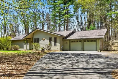 18 Laurel Ln