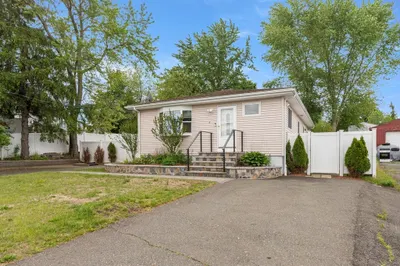 4 Pine St