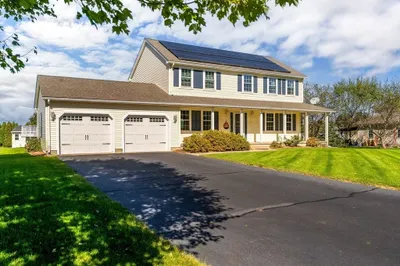 4 Laurel Dr