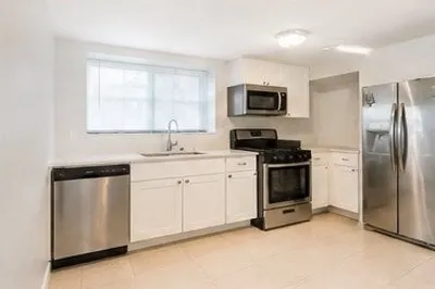 90 Fernwood Ave #1 1