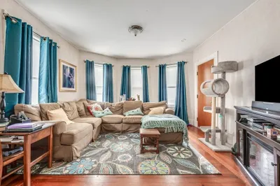 28 Essex Ave #2