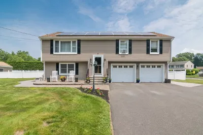 342 Barry St 1