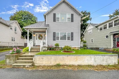 972 Main St 1