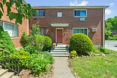 108 Bishop Dr #108 1