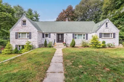 4 Ellis Dr 1