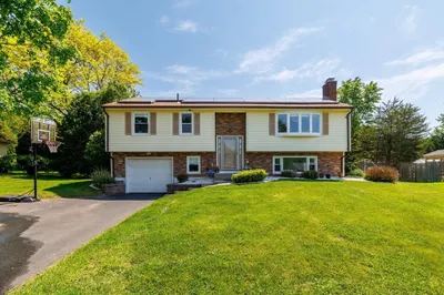 24 Hickory St