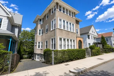 36 Wenham St 1
