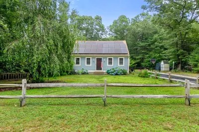 64 Pond St 1