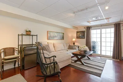24 Charles St #11