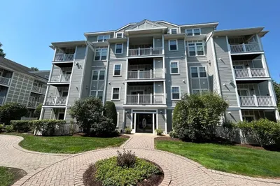 990 Vfw Pkwy #402