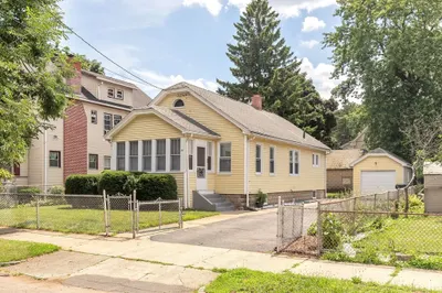 44 Cherrelyn St