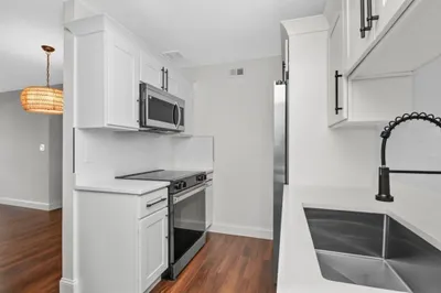 17 Margin St #13
