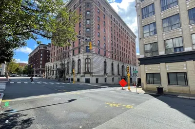 140 Chestnut St #610