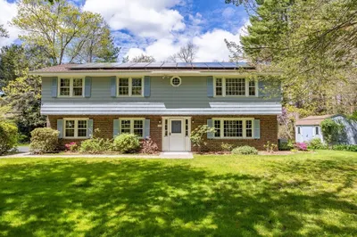 22 Meadowbrook Road