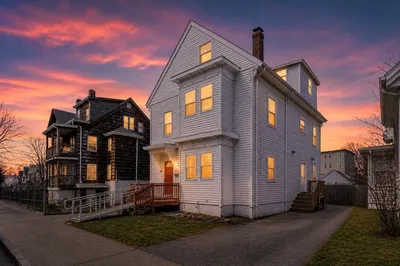 33 Columbia St 1