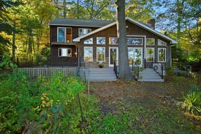 33 W Elm St 1