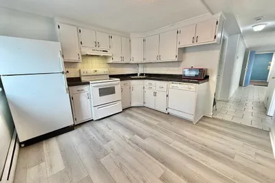 124 Addison St #4 1