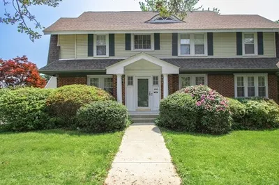 512 Elm St 1