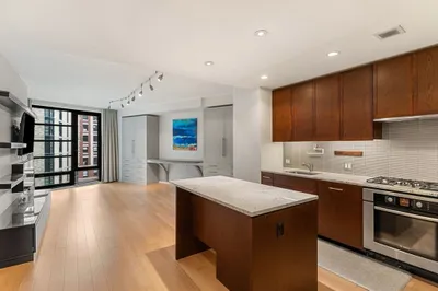 580 Washington St #5E