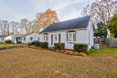 25 E Canton Cir