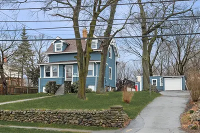 121 Bridge St