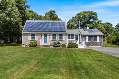100 Kingsbury Beach Rd 1
