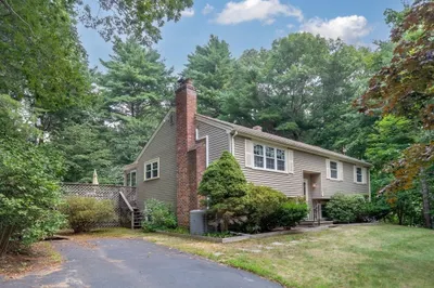 17 Lascala Ave