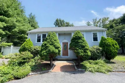 21 Icarus Ln