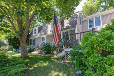 537 W Falmouth Hwy 1