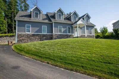 25 Royal Oaks Way 1