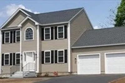 47 Carolyn St 1