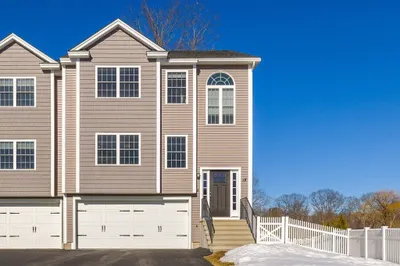18 Burncoat Hts 1